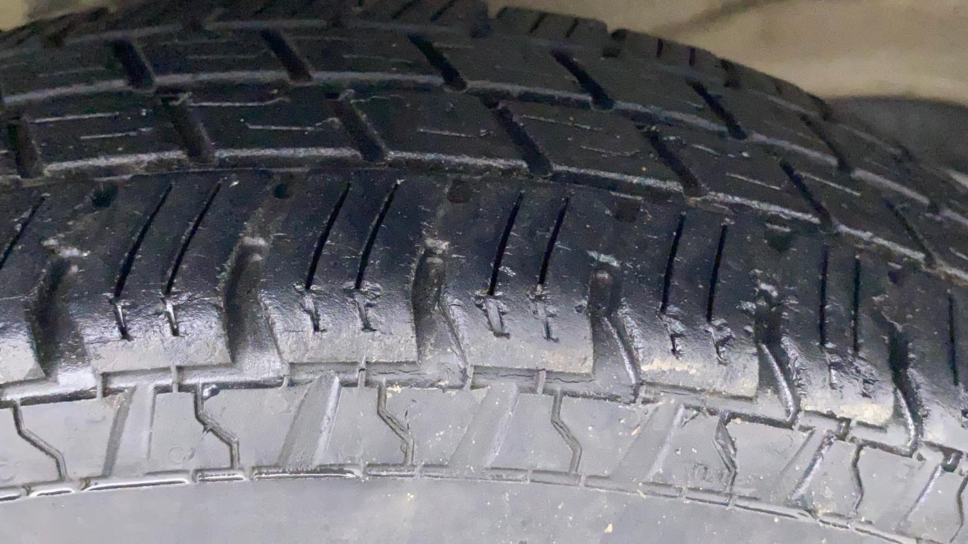 2010 Maruti Wagon R 1.0 LXI, Petrol, Manual, 50,996 km, Right Front Tyre Tread
