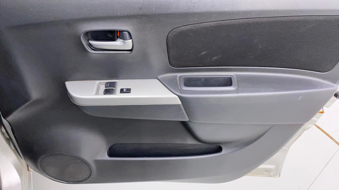 2010 Maruti Wagon R 1.0 LXI, Petrol, Manual, 50,996 km, Driver Side Door Panels Control