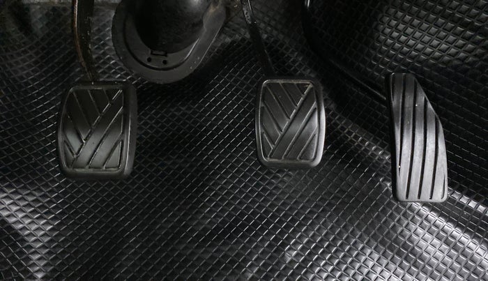 2014 Maruti Wagon R 1.0 VXI, Petrol, Manual, 1,14,527 km, Pedals