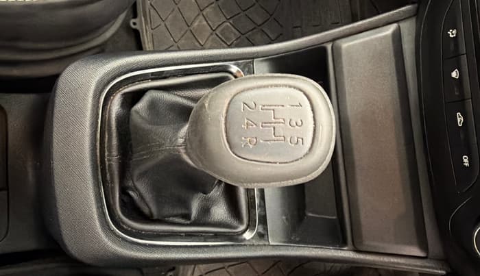 2025 Tata PUNCH PURE MT, Petrol, Manual, 11,082 km, Gear Lever