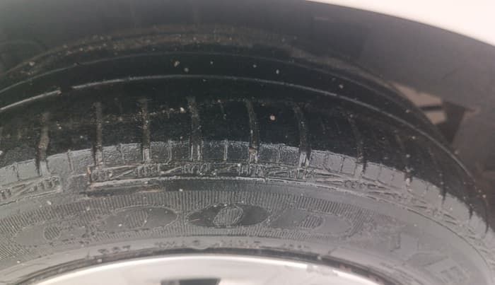 2017 Hyundai Grand i10 SPORTZ (O) 1.2 KAPPA VTVT, Petrol, Manual, 36,753 km, Right Rear Tyre Tread
