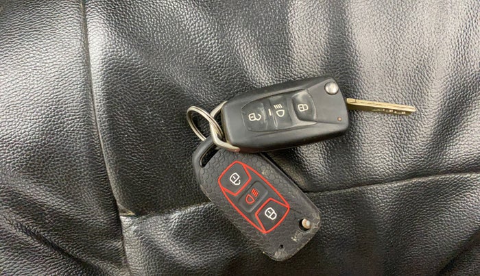 2018 Tata NEXON XMA DIESEL, Diesel, Automatic, 1,03,887 km, Key Close Up