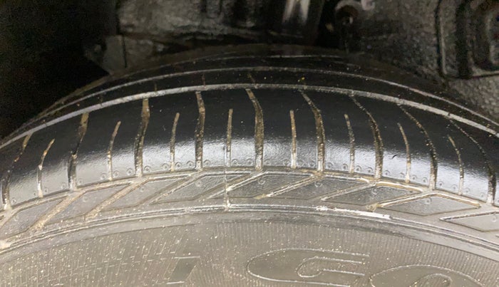 2018 Tata NEXON XMA DIESEL, Diesel, Automatic, 1,03,887 km, Right Rear Tyre Tread