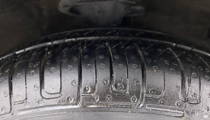 2010 Hyundai i10 MAGNA 1.2, Petrol, Manual, 65,303 km, Right Front Tyre Tread