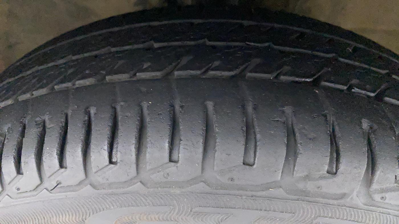 2016 Maruti Wagon R 1.0 VXI OPT, Petrol, Manual, 49,247 km, Right Front Tyre Tread