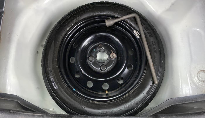 2015 Maruti Swift VXI, Petrol, Manual, 57,620 km, Spare Tyre