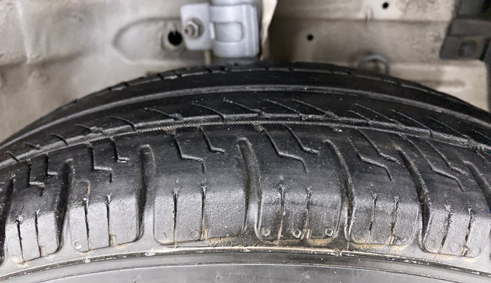 2015 Maruti Swift VXI, Petrol, Manual, 57,620 km, Right Front Tyre Tread