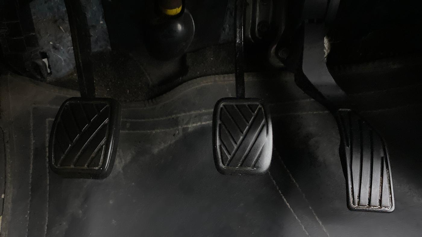 2015 Maruti Swift VXI, Petrol, Manual, 57,620 km, Pedals
