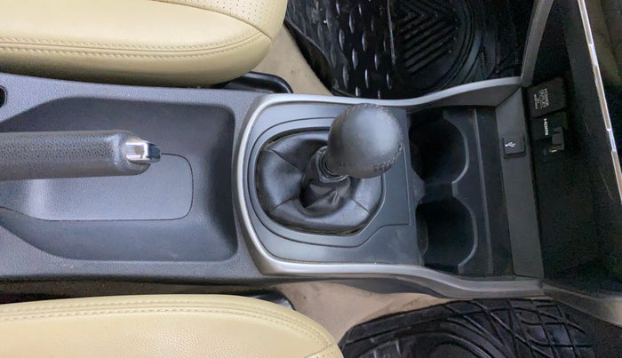 2019 Honda City 1.5L I-VTEC ZX, Petrol, Manual, 1,17,449 km, Gear Lever