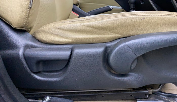 2019 Honda City 1.5L I-VTEC ZX, Petrol, Manual, 1,17,449 km, Driver Side Adjustment Panel
