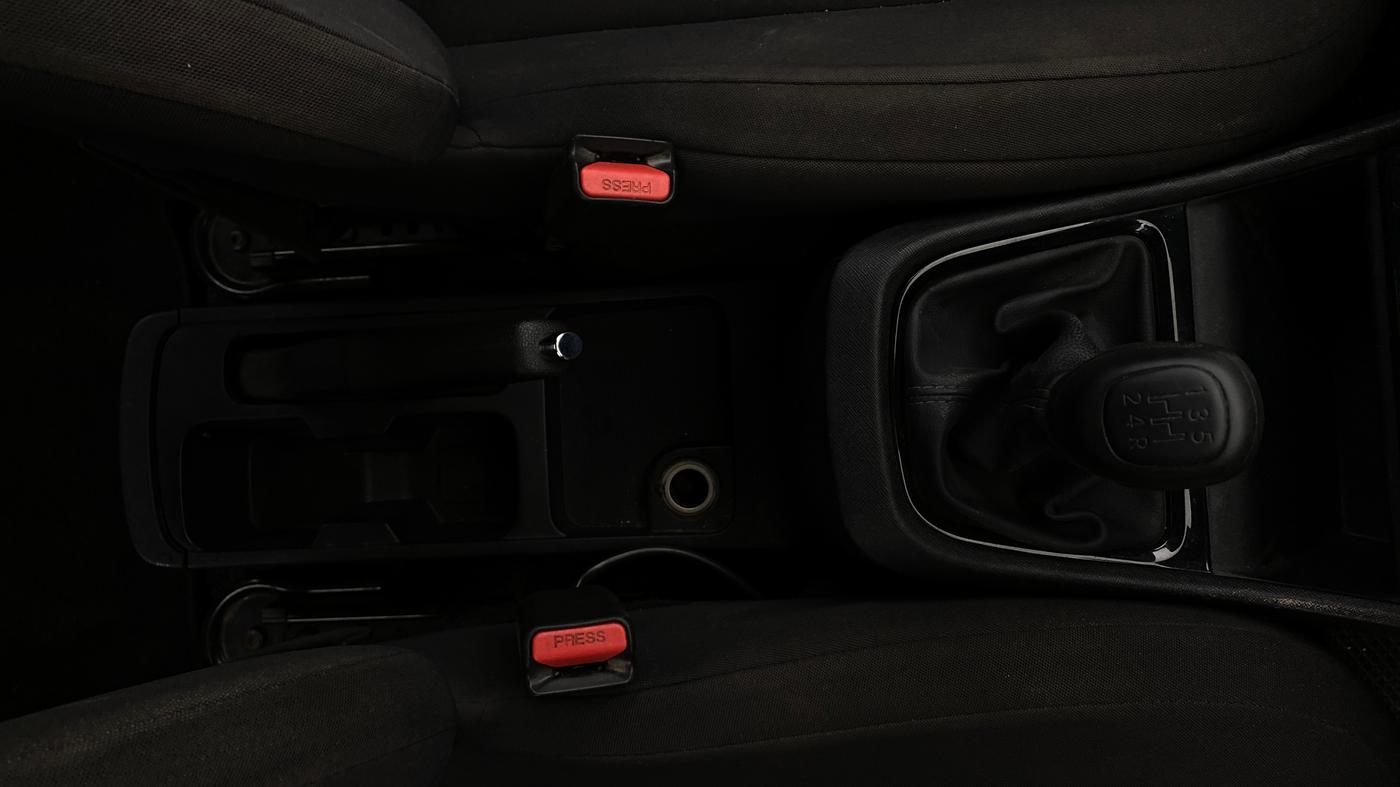 2022 Tata PUNCH PURE MT, Petrol, Manual, 63,272 km, Gear Lever
