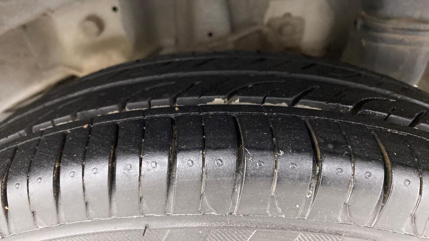 2014 Hyundai Eon D-LITE+, Petrol, Manual, 52,594 km, Left Rear Tyre Tread