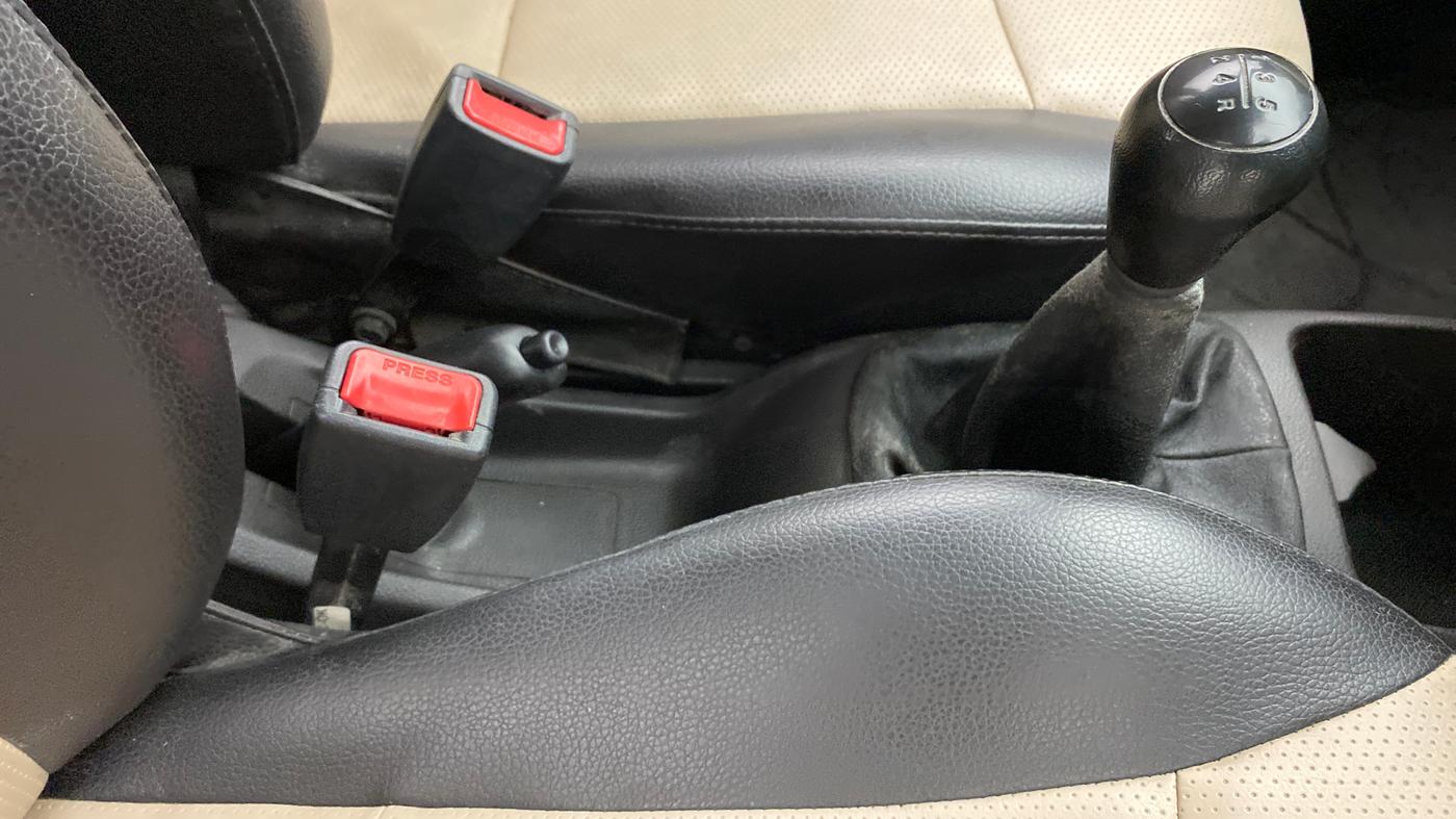 2014 Hyundai Eon D-LITE+, Petrol, Manual, 52,594 km, Gear Lever