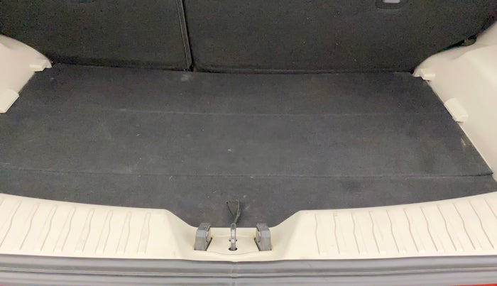 2019 Mahindra XUV300 W6 1.2 PETROL, Petrol, Manual, 27,307 km, Boot Inside