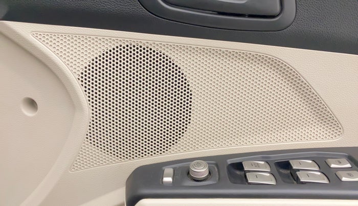 2019 Mahindra XUV300 W6 1.2 PETROL, Petrol, Manual, 27,307 km, Speaker