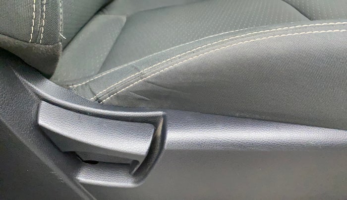 2019 Mahindra XUV300 W6 1.2 PETROL, Petrol, Manual, 27,307 km, Driver Side Adjustment Panel
