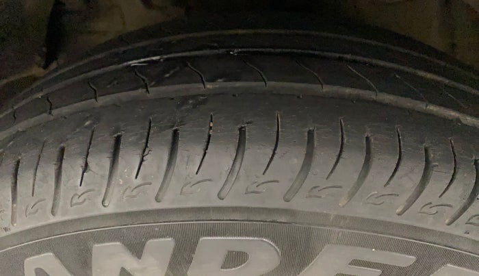 2019 Mahindra XUV300 W6 1.2 PETROL, Petrol, Manual, 27,307 km, Left Front Tyre Tread