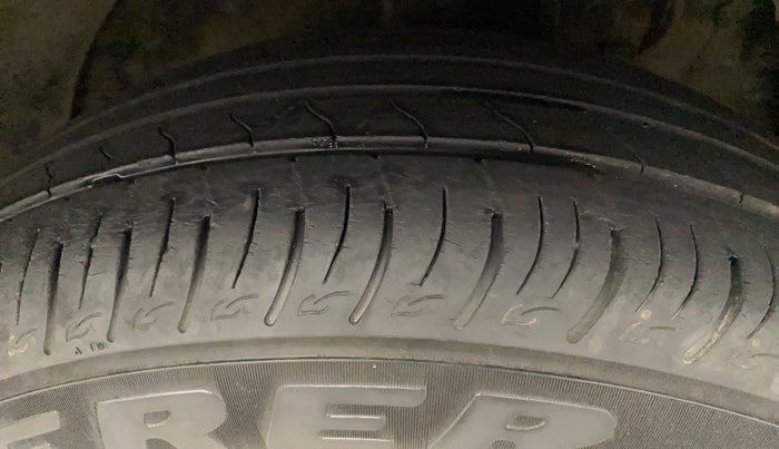2019 Mahindra XUV300 W6 1.2 PETROL, Petrol, Manual, 27,307 km, Right Front Tyre Tread