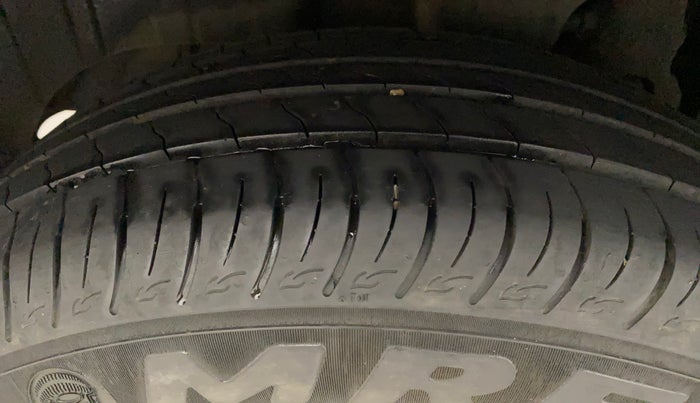 2019 Mahindra XUV300 W6 1.2 PETROL, Petrol, Manual, 27,307 km, Right Rear Tyre Tread