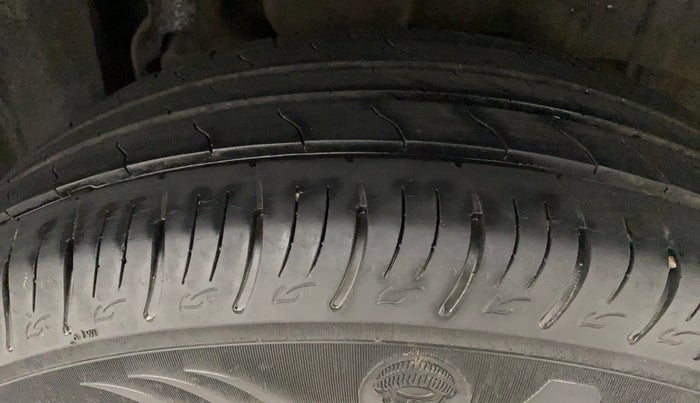 2019 Mahindra XUV300 W6 1.2 PETROL, Petrol, Manual, 27,307 km, Left Rear Tyre Tread