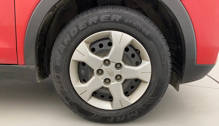 2019 Mahindra XUV300 W6 1.2 PETROL, Petrol, Manual, 27,307 km, Right Front Wheel