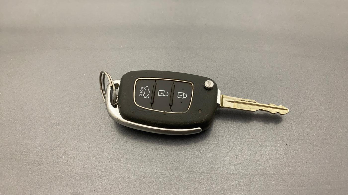 2018 Hyundai Xcent SX 1.2, CNG, Manual, 1,33,725 km, Key Close Up