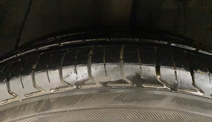 2018 Hyundai Xcent SX 1.2, CNG, Manual, 1,33,725 km, Right Rear Tyre Tread