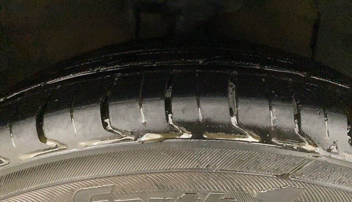 2018 Hyundai Xcent SX 1.2, CNG, Manual, 1,33,725 km, Right Front Tyre Tread