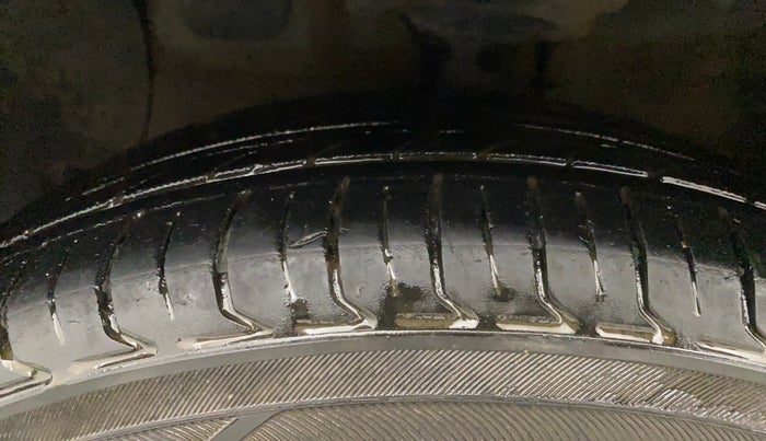 2018 Hyundai Xcent SX 1.2, CNG, Manual, 1,33,725 km, Left Front Tyre Tread