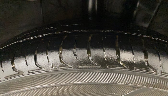 2018 Hyundai Xcent SX 1.2, CNG, Manual, 1,33,725 km, Left Rear Tyre Tread