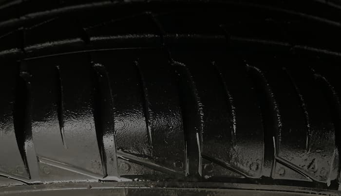 2019 Renault Kwid RXT 1.0 AMT (O), Petrol, Automatic, 66,143 km, Right Front Tyre Tread