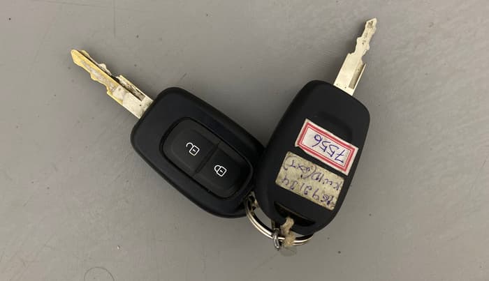 2019 Renault Kwid RXT 1.0 AMT (O), Petrol, Automatic, 66,143 km, Key Close Up