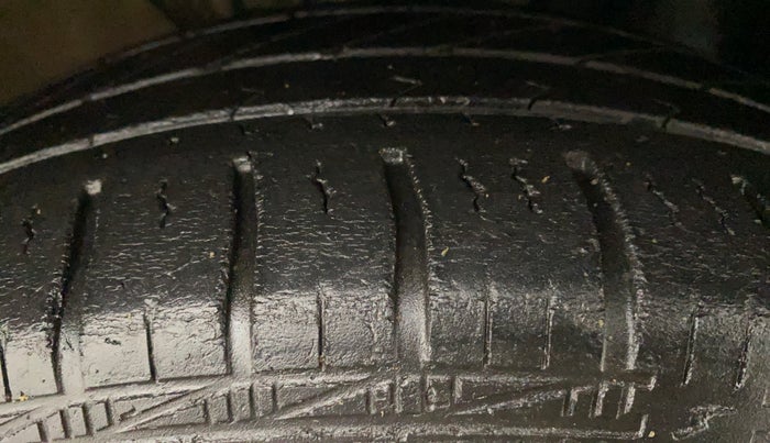 2016 Volkswagen Polo TRENDLINE 1.2L PETROL, Petrol, Manual, 40,071 km, Right Front Tyre Tread