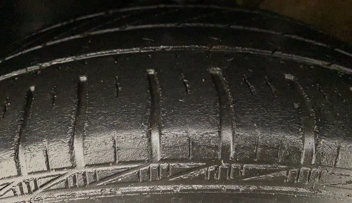 2016 Volkswagen Polo TRENDLINE 1.2L PETROL, Petrol, Manual, 40,071 km, Left Front Tyre Tread