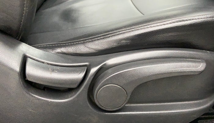 2016 Hyundai Creta 1.6 SX CRDI, Diesel, Manual, 1,14,058 km, Driver Side Adjustment Panel