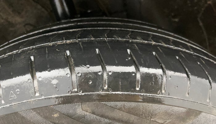 2023 Hyundai VENUE S 1.2, Petrol, Manual, 30,571 km, Right Front Tyre Tread