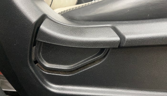 2023 Hyundai VENUE S 1.2, Petrol, Manual, 30,571 km, Driver Side Adjustment Panel