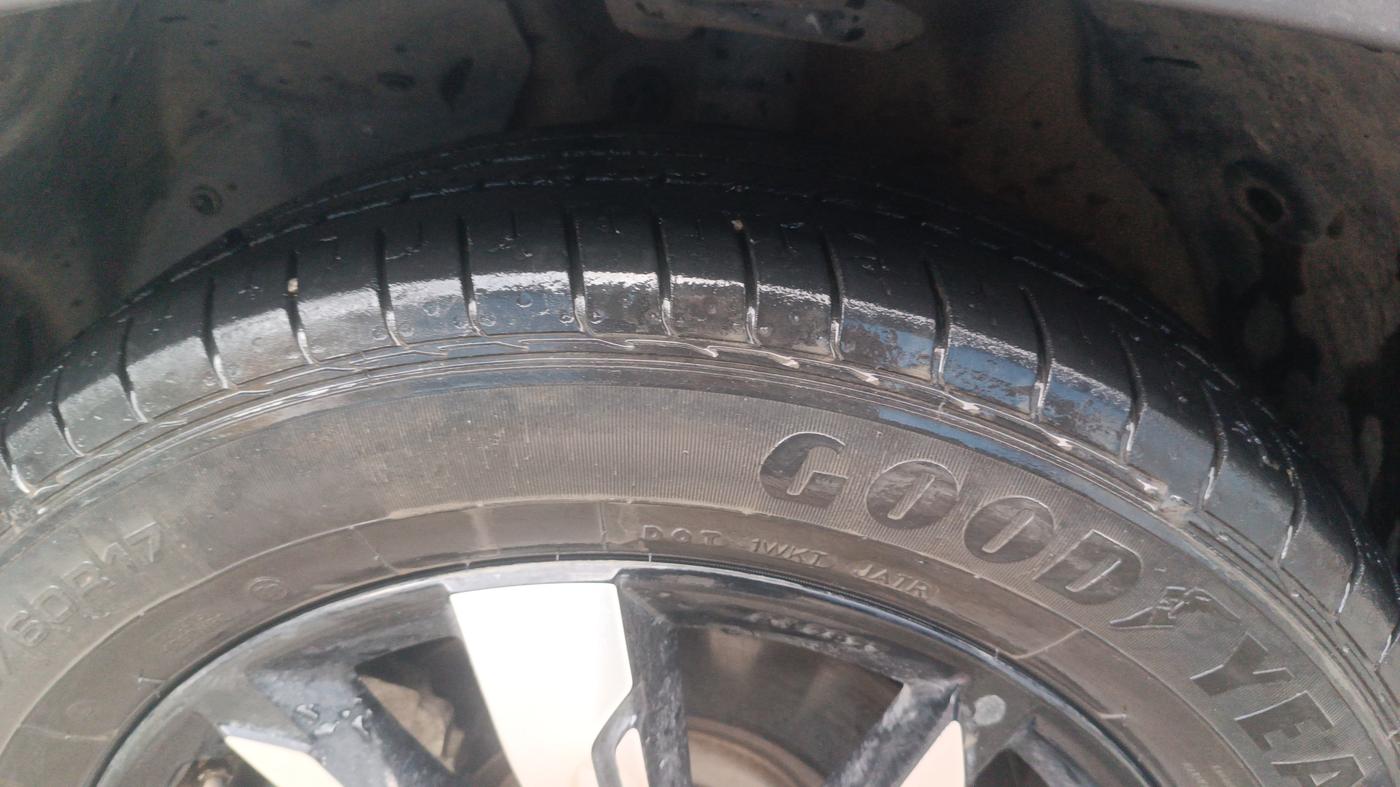 2020 MG HECTOR PLUS SHARP 1.5 PETROL TURBO DCT 6-STR, Petrol, Automatic, 41,658 km, Left Front Tyre Tread