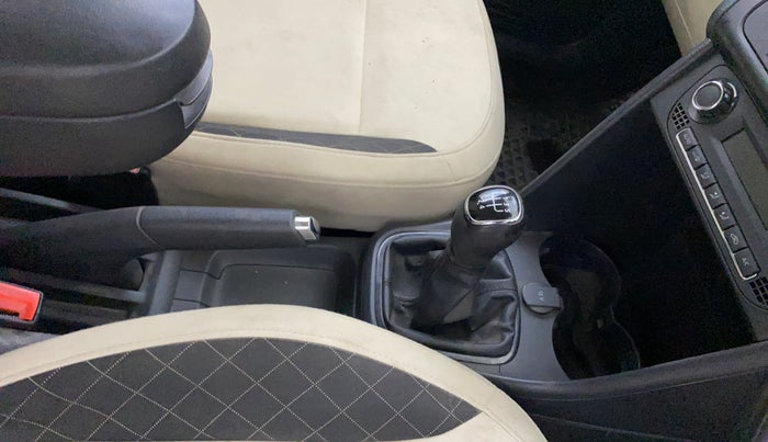 2018 Skoda Rapid AMBITION 1.6 MPI MT, Petrol, Manual, 28,306 km, Gear Lever