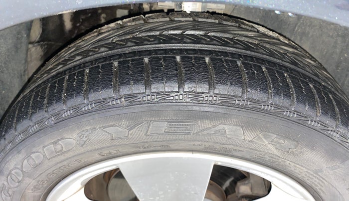 2018 Skoda Rapid AMBITION 1.6 MPI MT, Petrol, Manual, 28,306 km, Right Front Tyre Tread