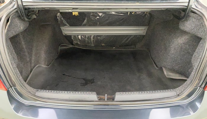 2018 Skoda Rapid AMBITION 1.6 MPI MT, Petrol, Manual, 28,306 km, Boot Inside