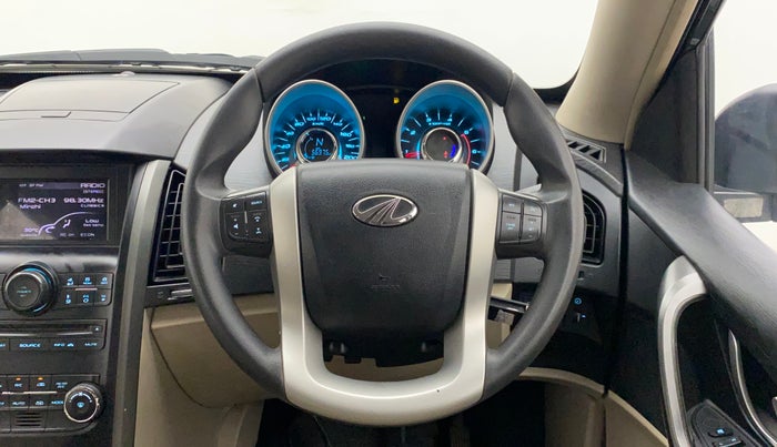 2016 Mahindra XUV500 W6, Diesel, Manual, 56,975 km, Steering Wheel Close Up