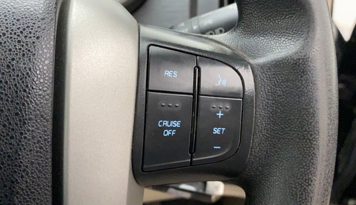 2016 Mahindra XUV500 W6, Diesel, Manual, 56,975 km, Adaptive Cruise Control