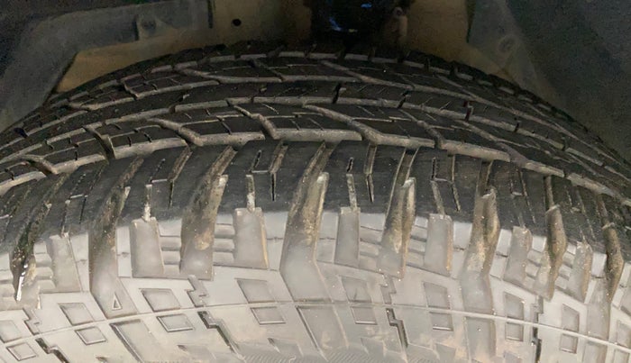 2016 Mahindra XUV500 W6, Diesel, Manual, 56,975 km, Left Front Tyre Tread