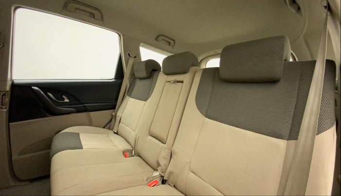 2016 Mahindra XUV500 W6, Diesel, Manual, 56,975 km, Right Side Rear Door Cabin