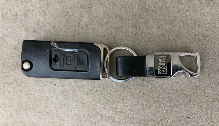 2016 Mahindra XUV500 W6, Diesel, Manual, 56,975 km, Lock system - Remote key minor damage