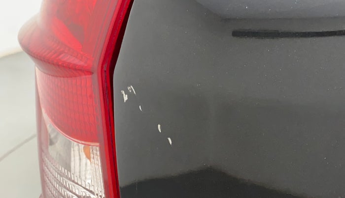 2016 Mahindra XUV500 W6, Diesel, Manual, 56,975 km, Dicky (Boot door) - Minor scratches
