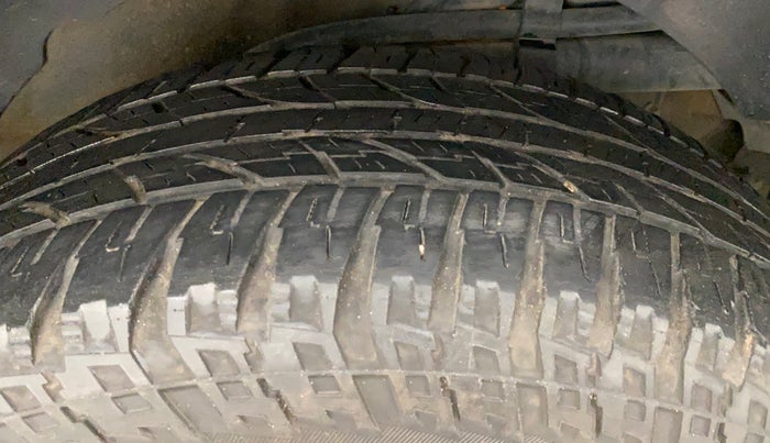 2016 Mahindra XUV500 W6, Diesel, Manual, 56,975 km, Left Rear Tyre Tread