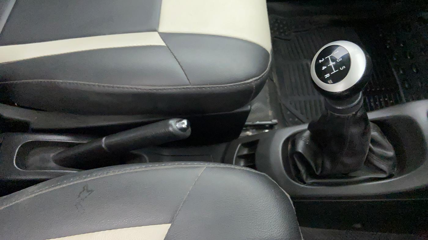 2015 Maruti Wagon R Stingray VXI, Petrol, Manual, 8,732 km, Gear Lever