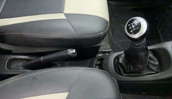 2015 Maruti Wagon R Stingray VXI, Petrol, Manual, 8,732 km, Gear Lever